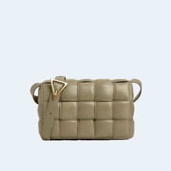 보테가 베네타 토프 패디드 카세트백